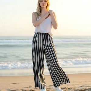 Hollister Wide Leg Stripe Pants Black and White Cool Summer Casual Flowy / M